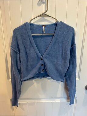 Free People Blue V-Neck Cropped Button Cardigan Sweater Size XS Crop Summer EUC